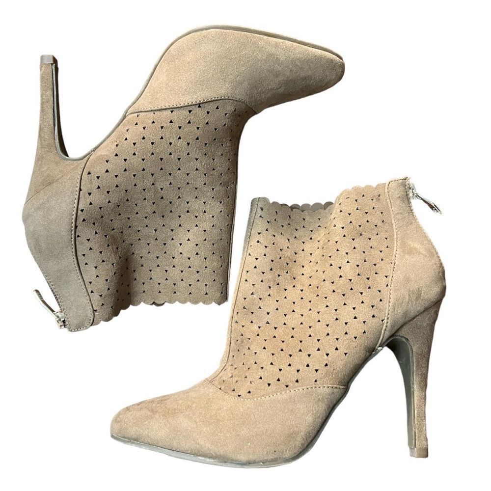 Liz Claiborne Faux Suede Perforated Back Zip Booties 4” Heel Sz 8 Serina